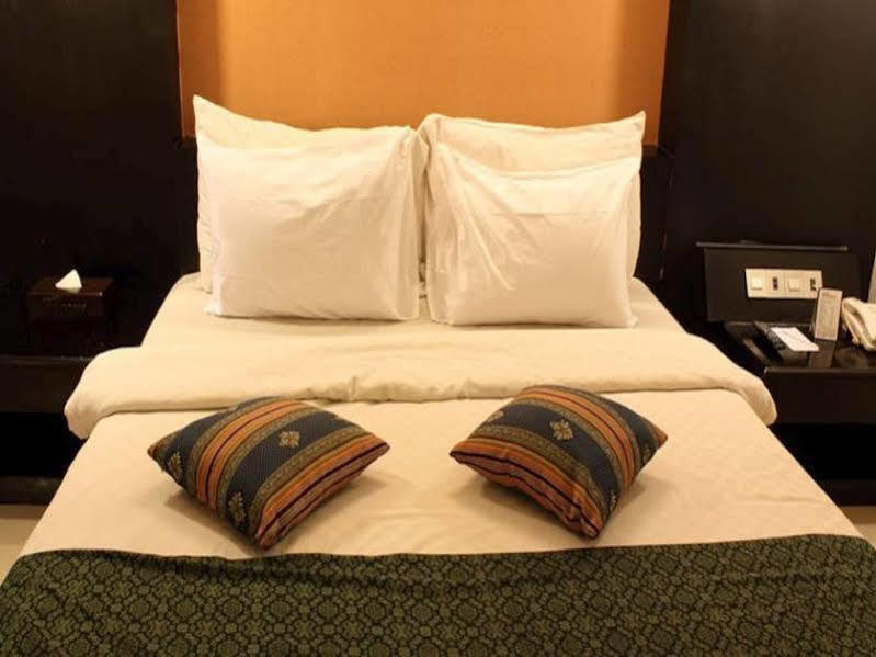 Super Oyo Collection O 166 Princess Hotel Palembang